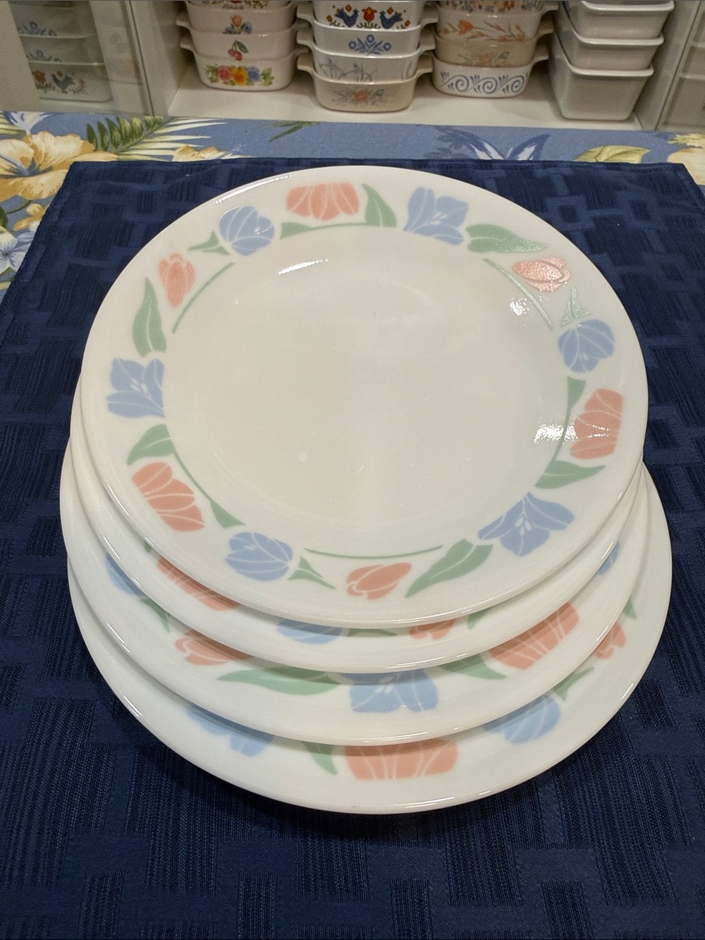 Vintage Corelle "Friendship" pattern bread and dessert plate 6.75"